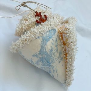 NWOT Frontgate Fabric Toile Seashell Ornament